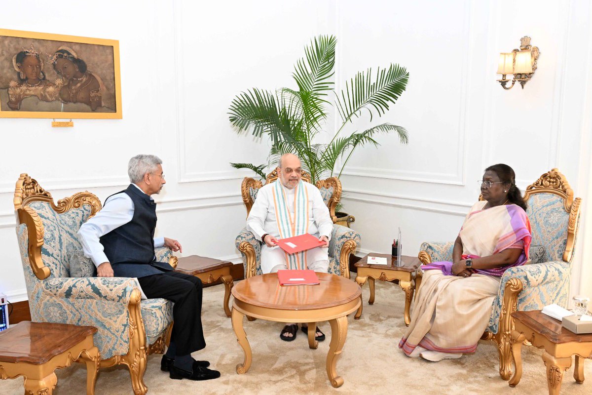 Home Minister Amit Shah and External Affairs Minister Dr S Jaishankar call on President Droupadi Murmu