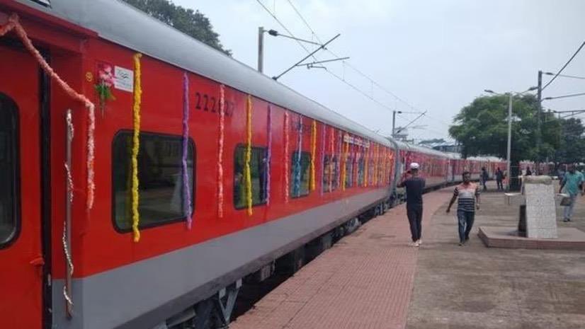 Today, every red coach feels a little more royal! IPL2025