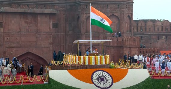 PM Modi hoists the Tricolour flag at the ramparts of Red Fort on 79th Independence Day 2025