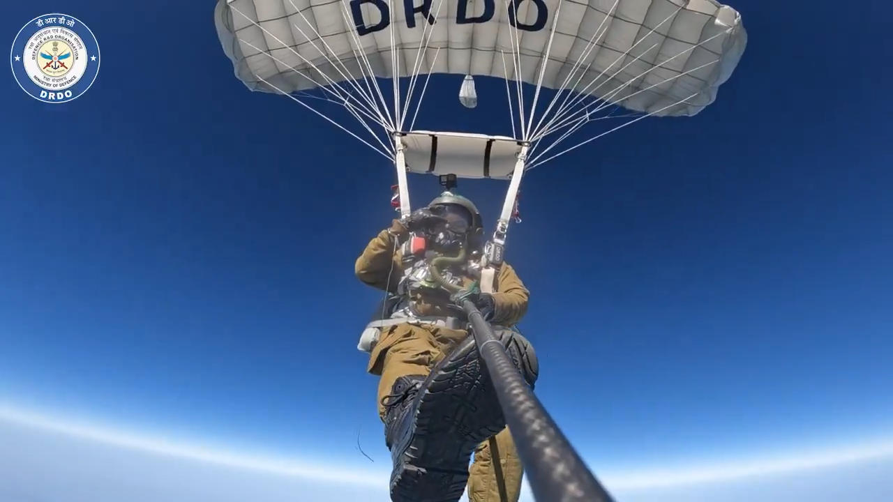 Indigenously developed ‘Military Combat Parachute System’ successfully achieved combat freefall jump from 32,000 ft.